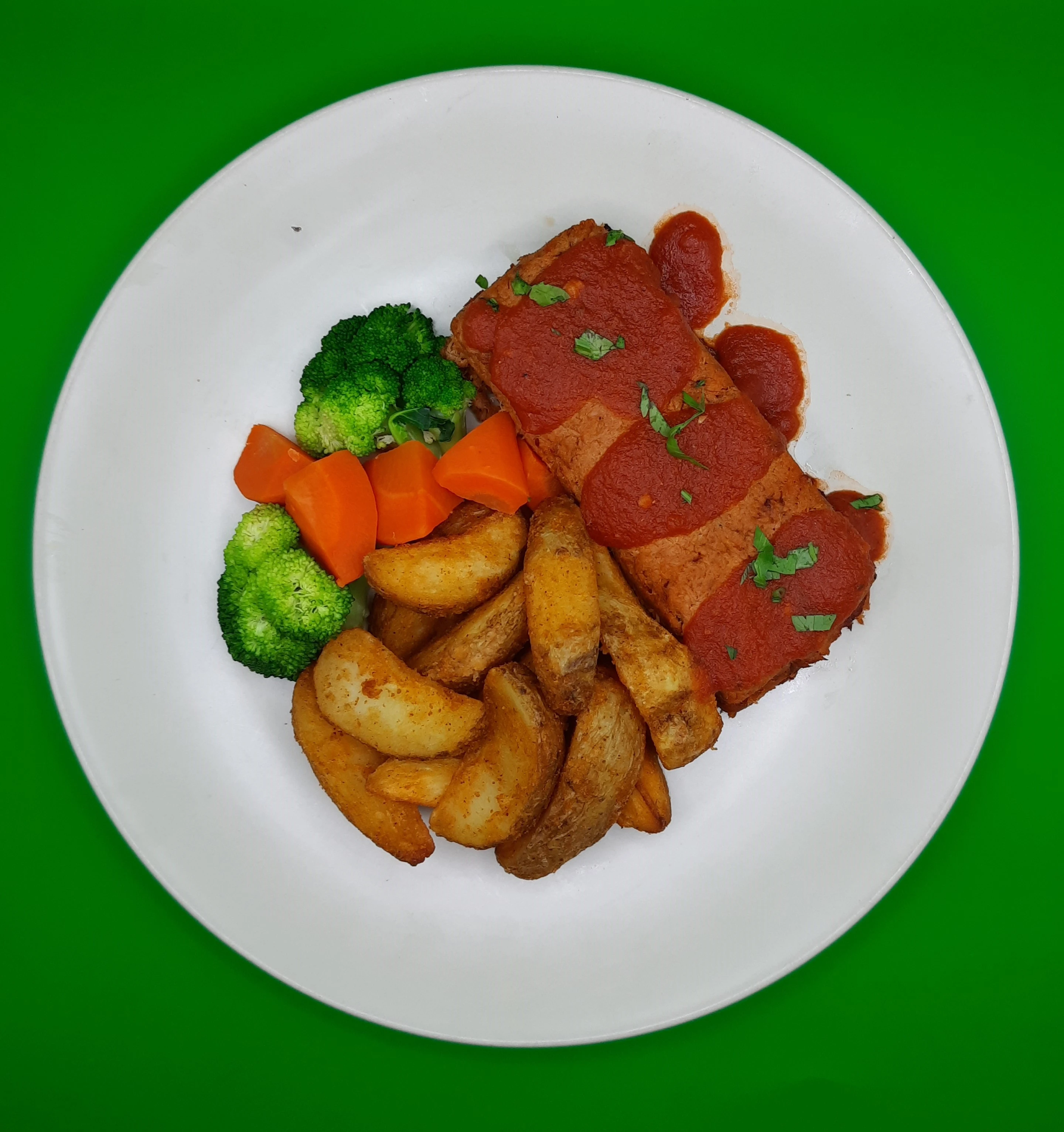 كباب التونة مع أسافين البطاطس