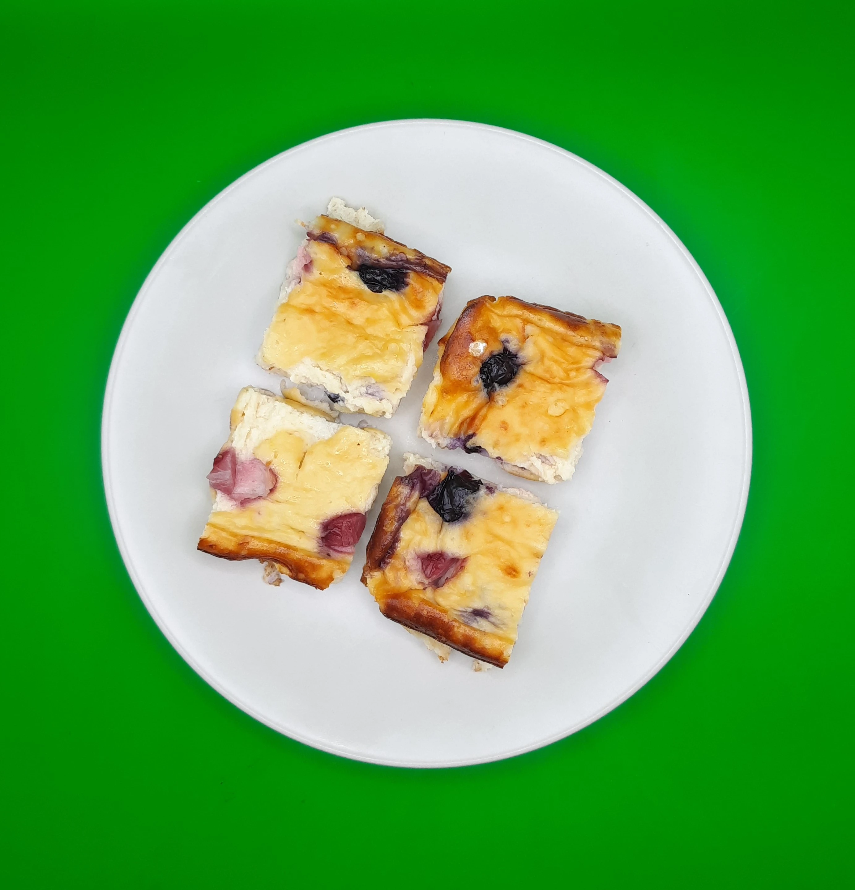 Berry yogurt loaf